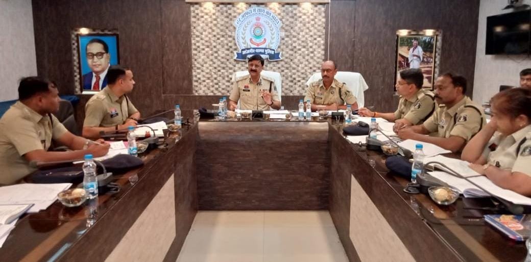 आईजी डॉ० संजीव शुक्ला ने समीक्षा बैठक में दिये कई अतिआवश्यक निर्देश