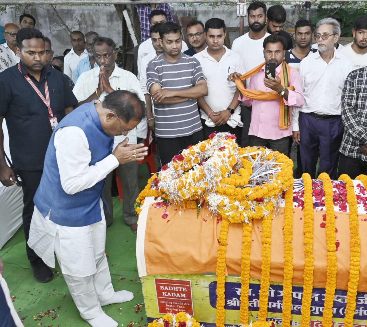 सीएम साय ने शहीद एएसपी गिरपुंजे को दी श्रद्धांजलि