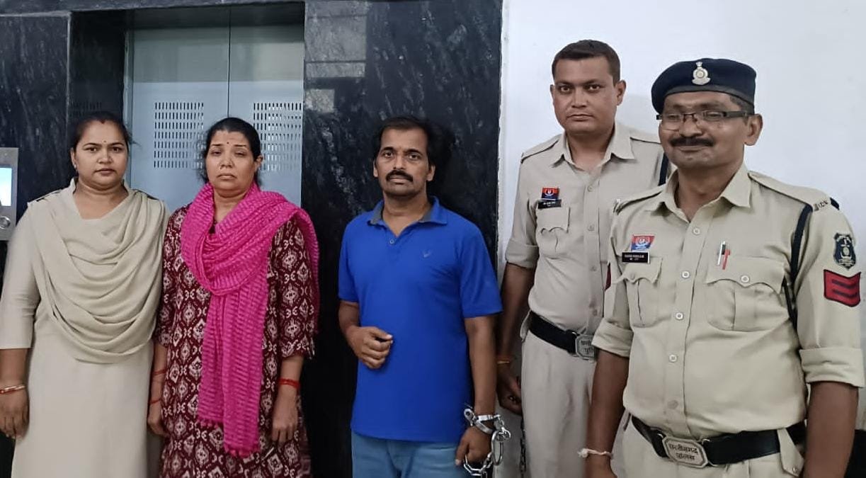 टूर एण्ड ट्रेवल में फेंन्चाईसी दिलाने के नाम से ठगी करने के आरोपी दम्पत्ति जेल दाखिल