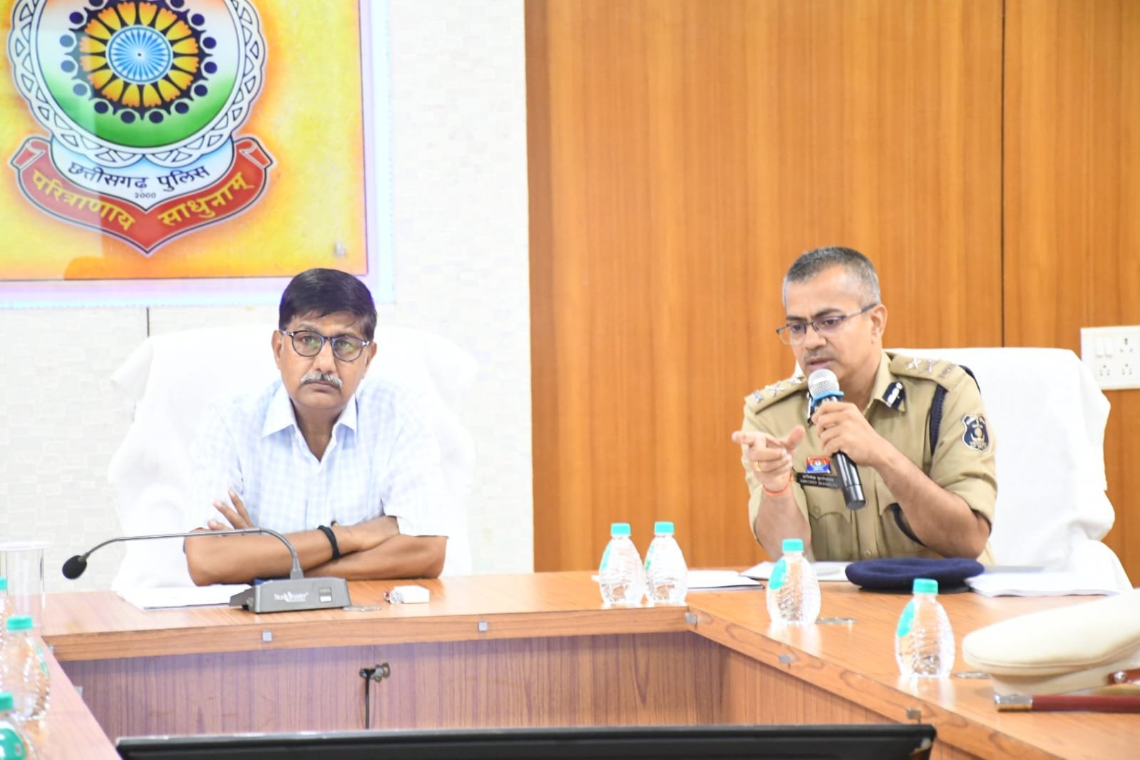 पुलिस महानिदेशक ने समीक्षा बैठक में दिये बेसिक पुलिसिंग को बढ़ावा देने के निर्देश