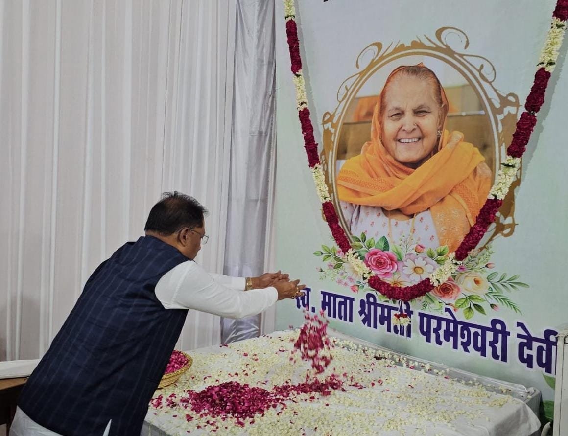 मुख्यमंत्री विष्णुदेव साय ने रोहतक पहुंचकर स्वर्गीय परमेश्वरी देवी को अर्पित की श्रद्धांजलि