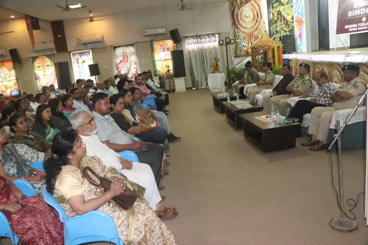 सुरक्षित विद्यालय, सुरक्षित समाज” पर दुर्ग में कार्यशाला: स्कूल बसों में CCTV, स्टाफ का पुलिस वेरिफिकेशन अनिवार्य