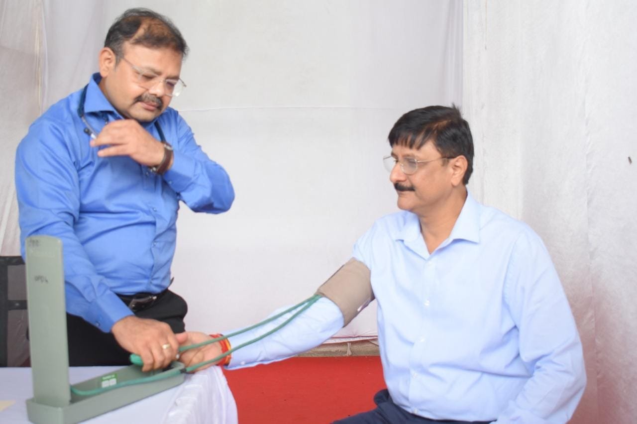 आईजी डॉ संजीव शुक्ला ने किया निःशुल्क स्वास्थ्य शिविर का शुभारंभ