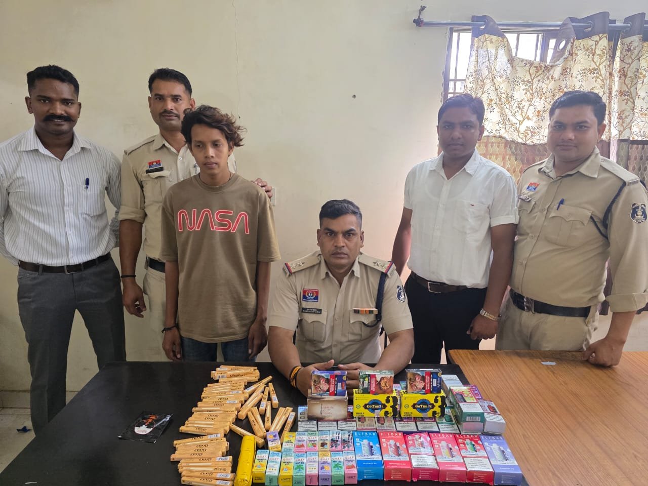 हुक्का फ्लेवर की अवैध बिक्री पर बिलासपुर पुलिस का छापा, 2 आरोपी गिरफ्तार
