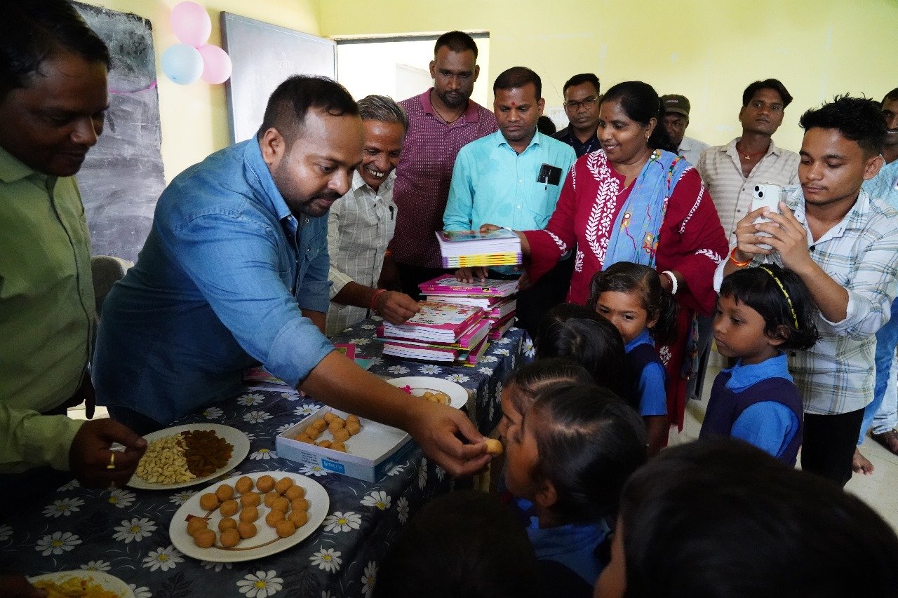 शाला प्रवेश उत्सव में शामिल हुए विधायक दीपेश साहू