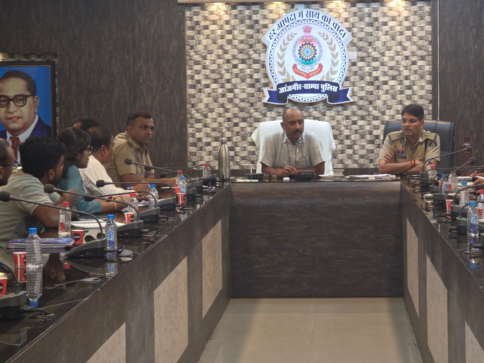 बैंक सुरक्षा संबंधी में बैठक में एसपी पाण्डेय ने शाखा प्रभारियों को दिये आवश्यक दिशा निर्देश