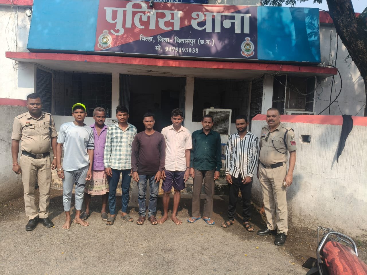 “ऑपरेशन प्रहार: बिल्हा पुलिस ने जुआ खेलते 7 आरोपी पकड़े, ताश व नगदी जब्त”