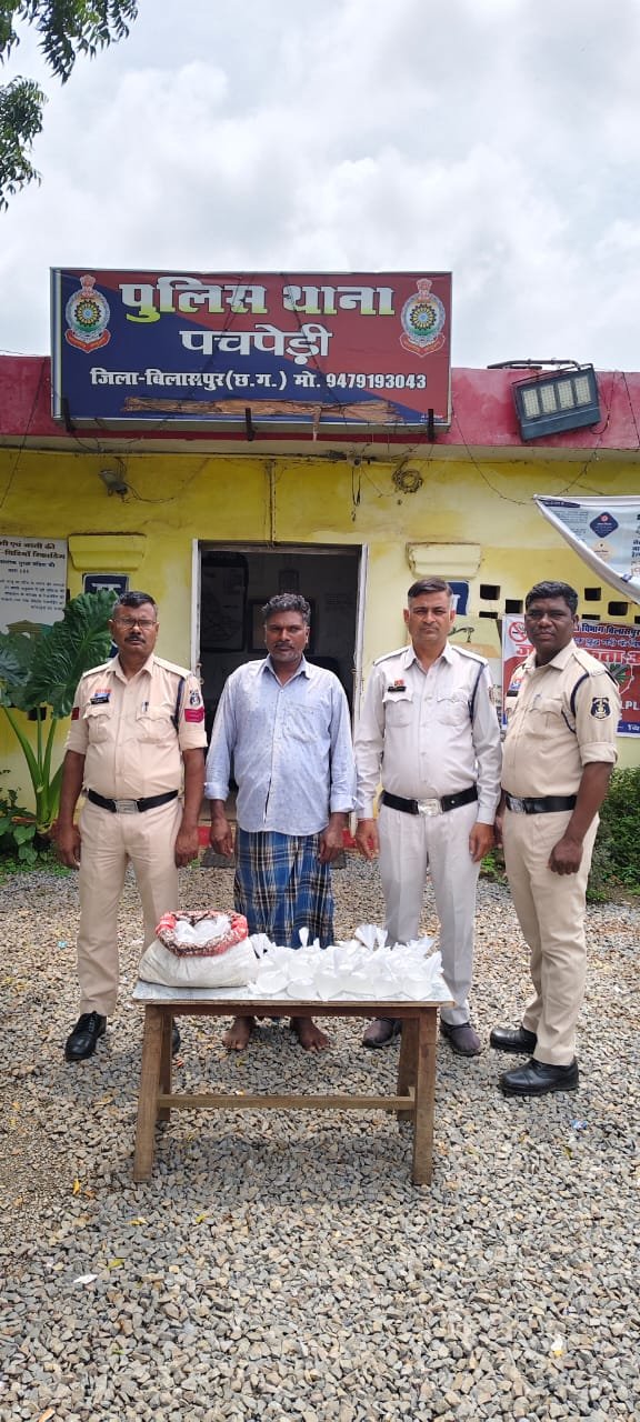 पचपेड़ी में पुलिस का अवैध शराब कारोबार पर शिकंजा, 27 लीटर कच्ची महुआ शराब जब्त, एक गिरफ्तार
