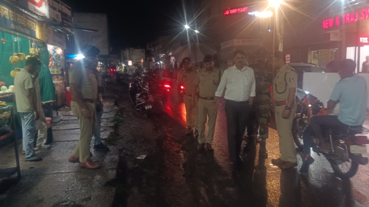 एसएसपी ने लिया शहर के ट्रैफिक का जायजा, सरकंडा मार्ग पर चौराहों का निरीक्षण, रॉन्ग साइड चालकों को दी समझाइश
