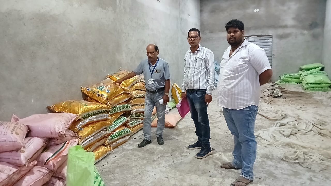 खाद बिक्री में अनियमितता: दो केंद्रों को नोटिस, तीन केंद्रों पर बिक्री पर रोक