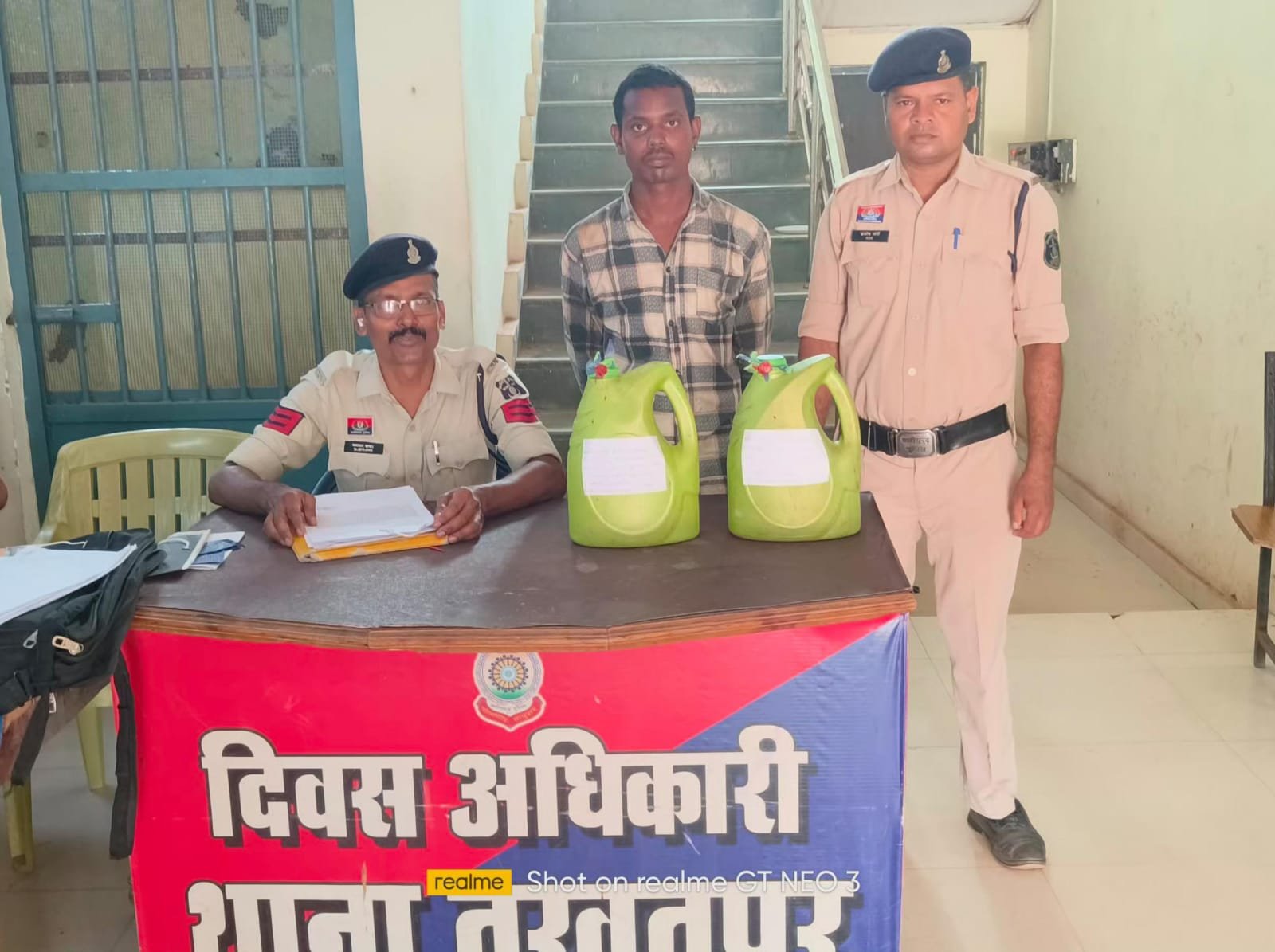 तखतपुर पुलिस की कार्यवाही: अवैध कच्ची शराब के साथ आरोपी गिरफ्तार