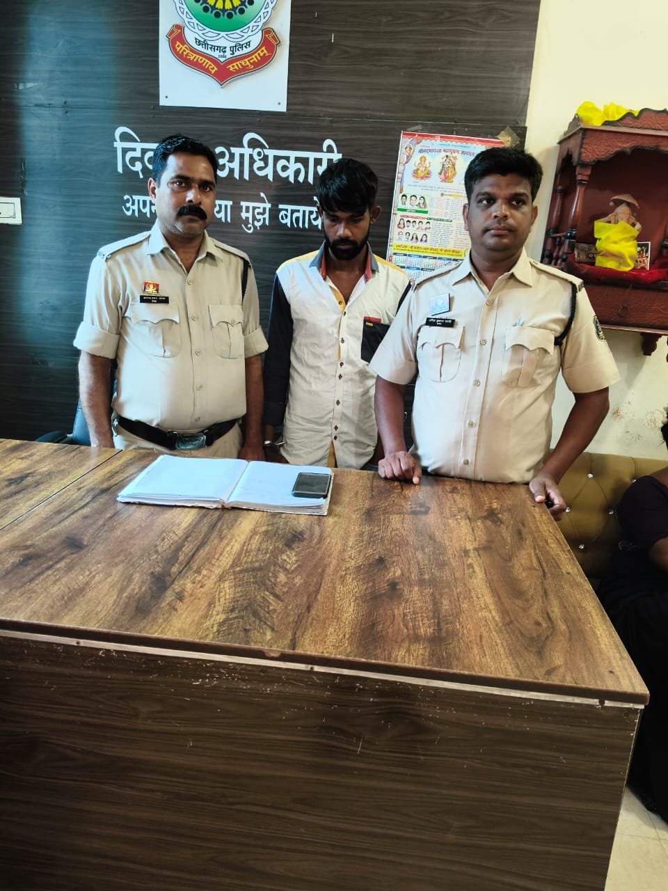 शादी का झांसा देकर नाबालिग को भगाया, एक साल बाद ऑपरेशन मुस्कान में पुलिस को मिली सफलता<br>सरकंडा पुलिस ने आरोपी को किया गिरफ्तार, पॉक्सो एक्ट समेत गंभीर धाराएं दर्ज
