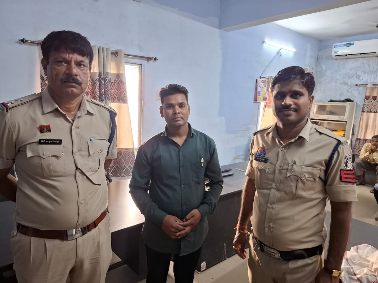 धर्मांतरण का प्रयास: भजन-कीर्तन की आड़ में ‘चंगाई सभा’, ईसाई धर्म अपनाने का दे रहा था प्रलोभन<br>मुंगेली कोतवाली पुलिस ने आरोपी को धर दबोचा, धर्म स्वातंत्र्य अधिनियम के तहत मामला दर्ज
