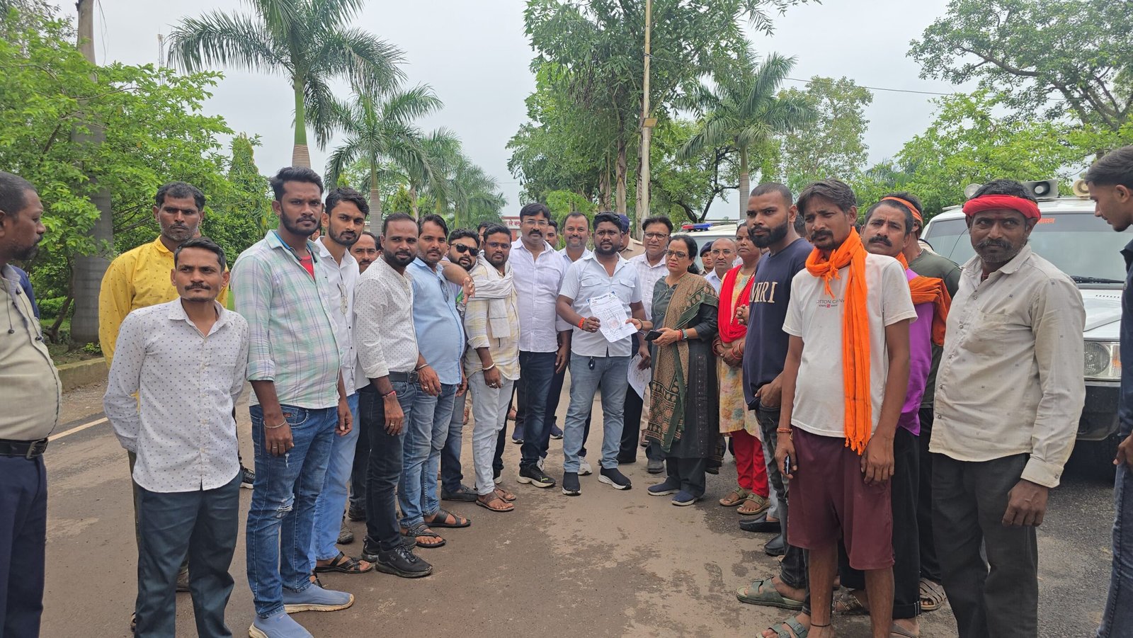 लोरमी बायपास सड़क की जर्जर स्थिति को लेकर युवा कांग्रेस जिलाध्यक्ष ने सौपा ज्ञापन