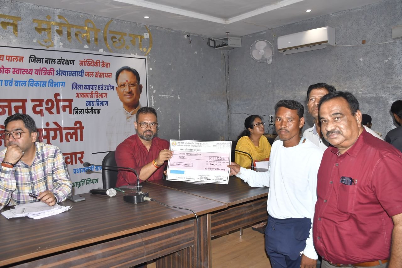 जनदर्शन में आमजन की समस्याएं सुनीं, मत्स्य पालकों को मिला केसीसी योजना का लाभ