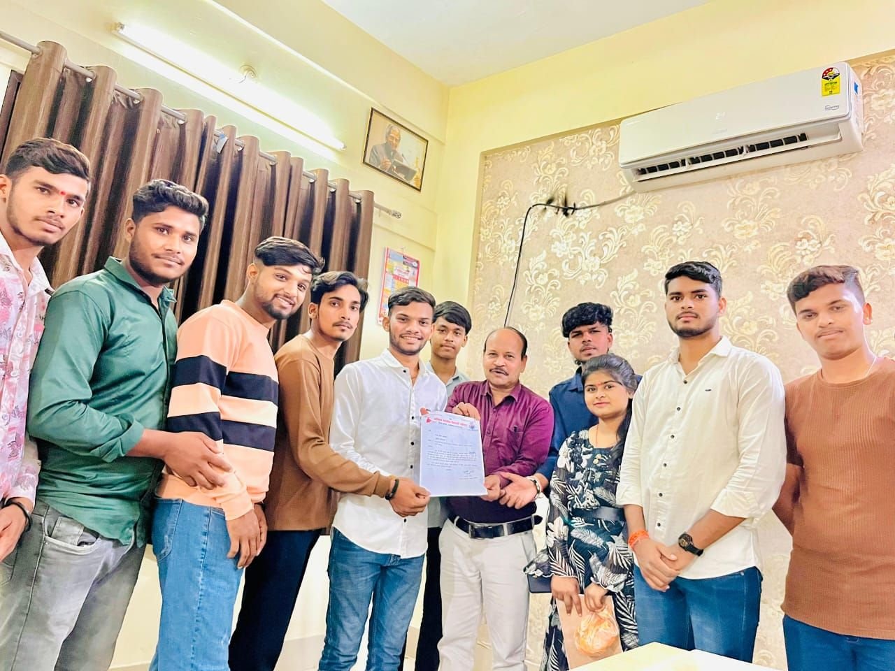प्रधानाचार्य शराब के नशे में विद्यालय पहुंचा, खुद को कमरे में किया बंद, ABVP ने की बर्खास्तगी की मांग