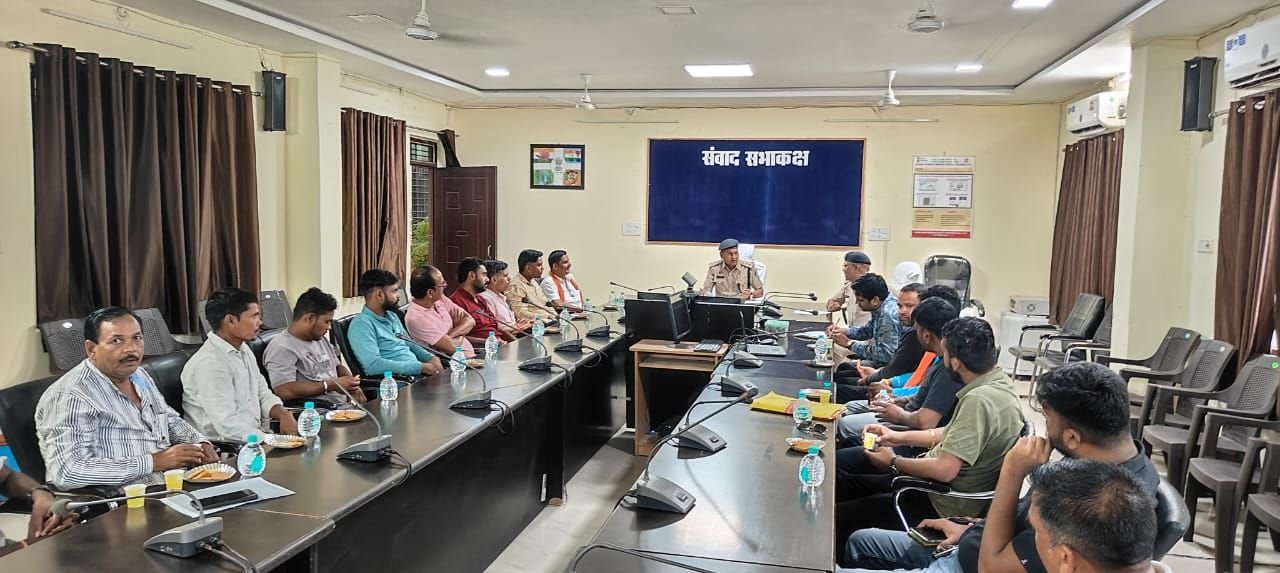 “पहल” अभियान के अंतर्गत हाईवा संचालकों की बैठक आयोजित
