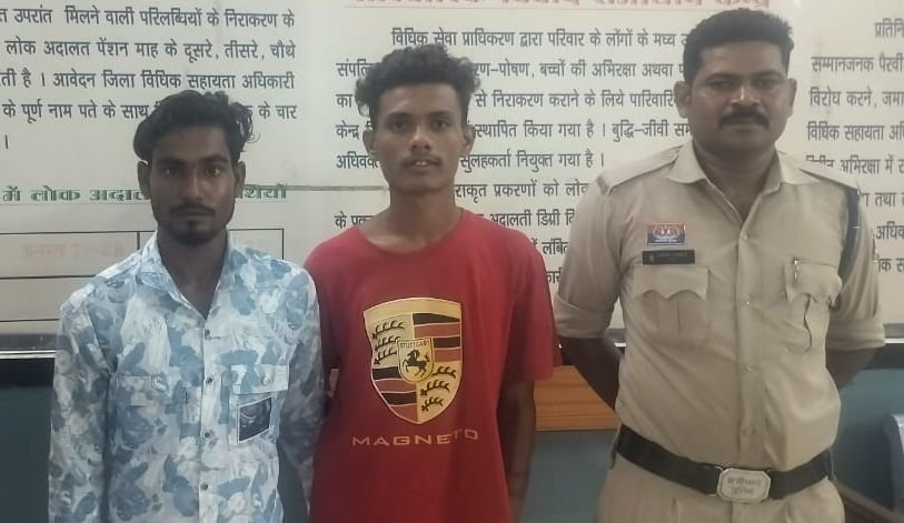 कोनी में चाकूबाजी: दो युवक और दो नाबालिग गिरफ्तार, हॉकी, डंडा और चाकू जब्त