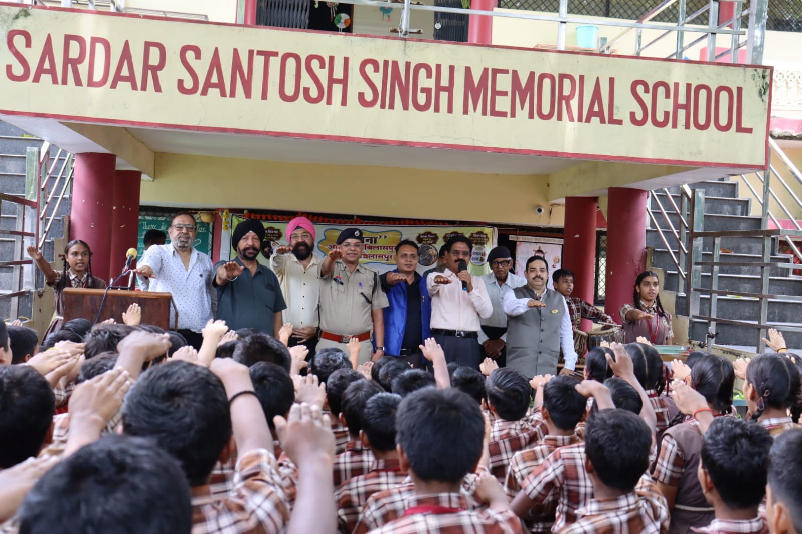 चेतना- छात्र जागरूकता अभियान” के तहत विद्यार्थियों को यातायात नियमों की दी गई सीख