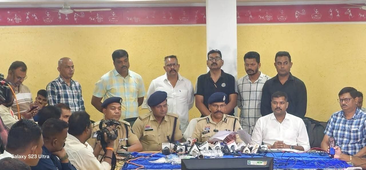ब्रेकिंग न्यूज : रायपुर पुलिस की बड़ी कार्रवाई: पाकिस्तान से संचालित ड्रग नेटवर्क का भंडाफोड़, 1 करोड़ की हेरोइन बरामद, 9 आरोपी गिरफ्तार