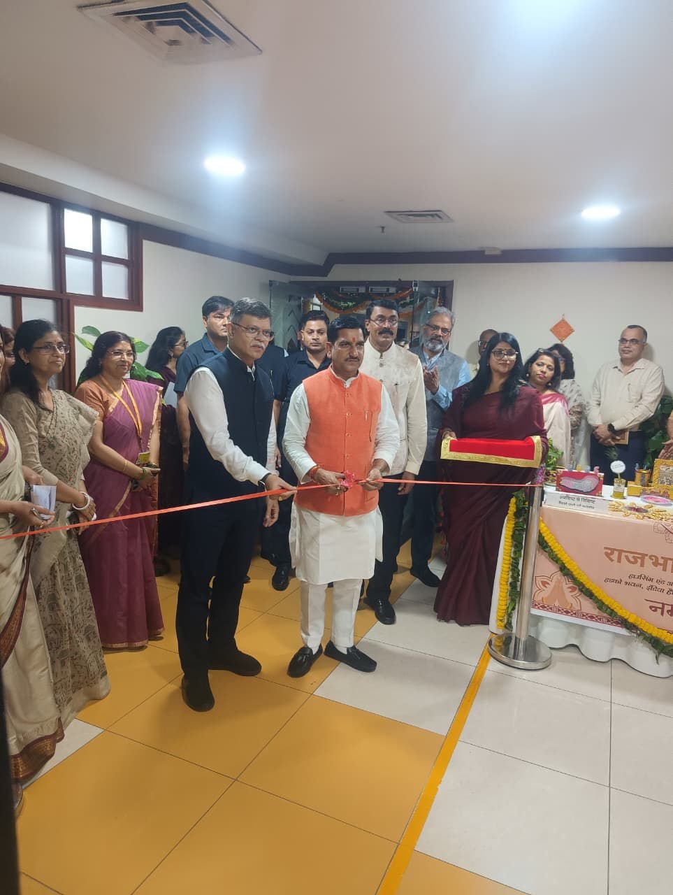 केन्द्रीय आवासन एवं शहरी कार्य राज्य मंत्री तोखन साहू ने आवास योजना की समीक्षा एवं हुडको में हिंदी कार्यान्वयन की समीक्षा