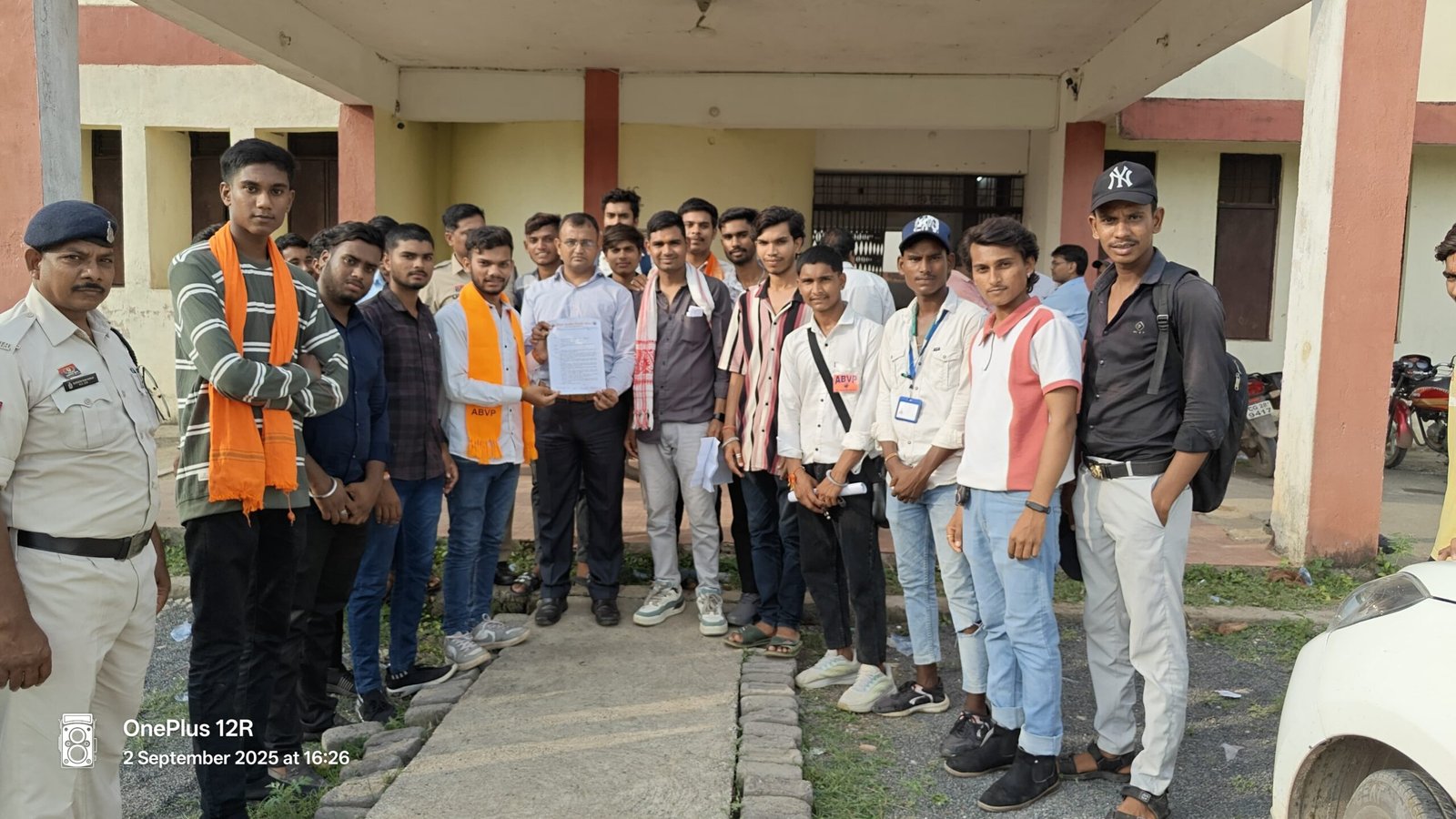 अभाविप ने 12 सूत्रीय मांग को ले कर किया फास्टरपुर महाविद्यालय में किया तालाबंदी